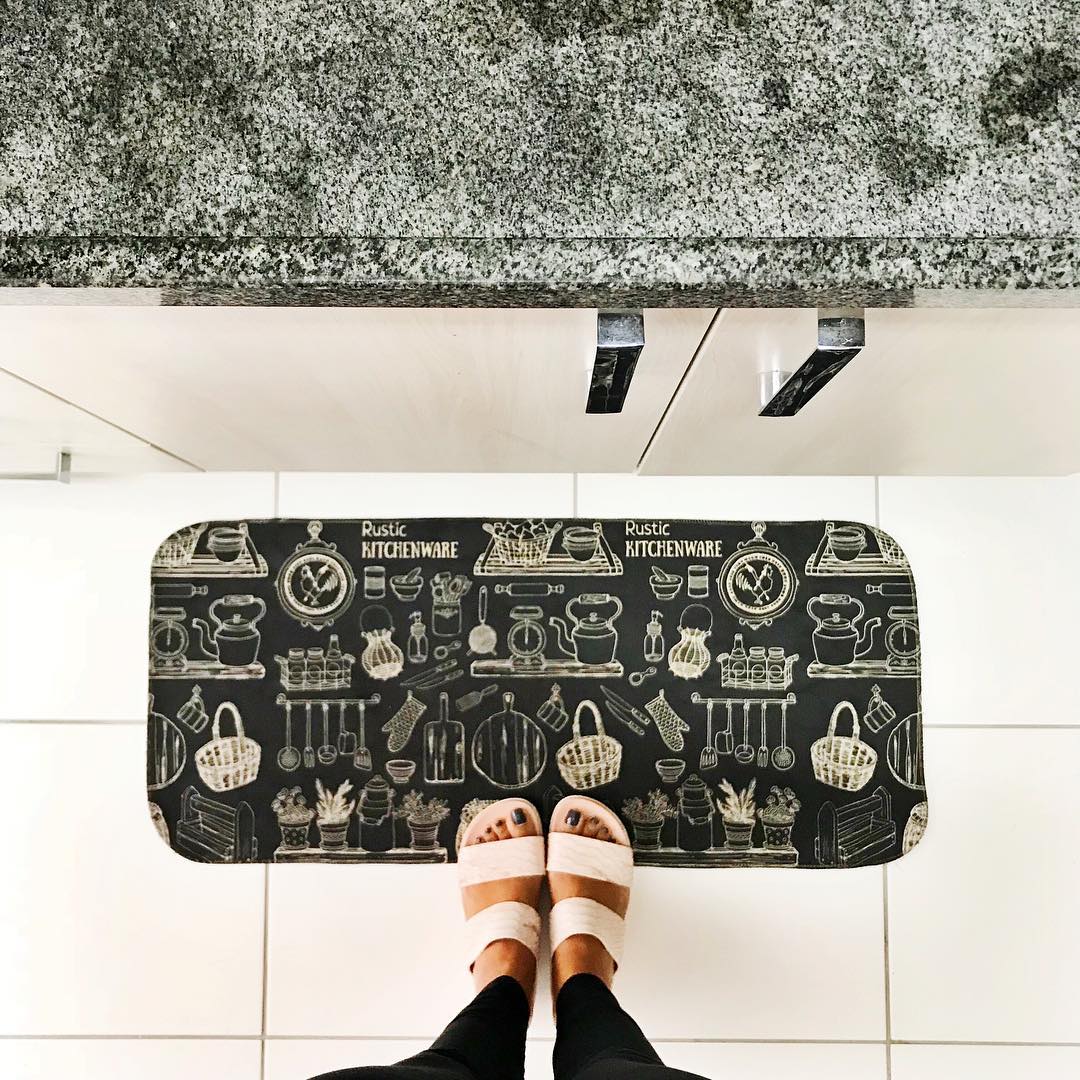 Tapete para cozinha: onde comprar e 10 modelos para inspirar 10 Tapetes de cozinha de crochê, trazendo um charme adicional à decoração.