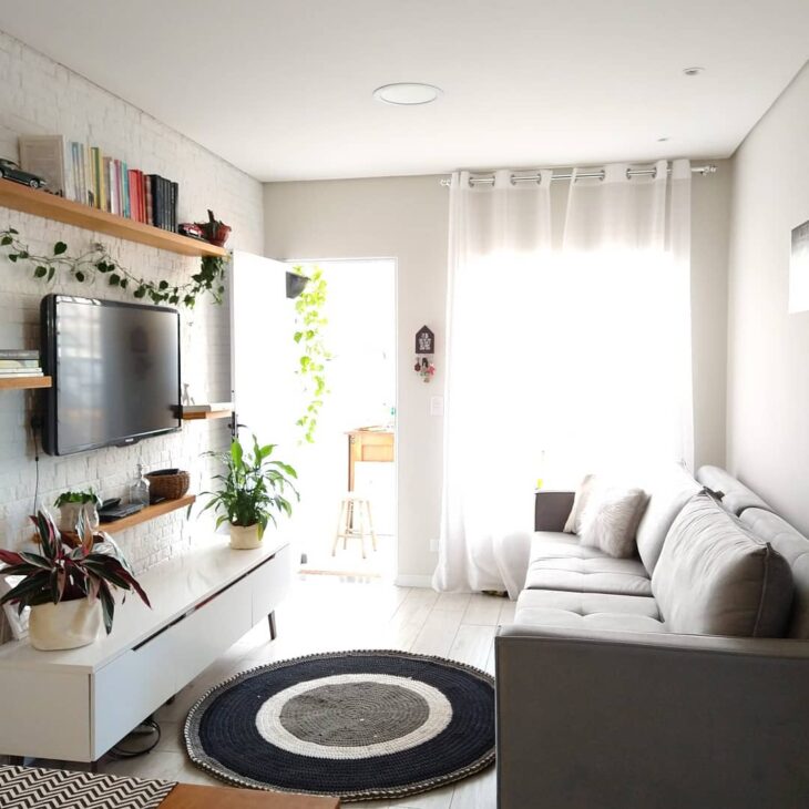10 Inspirações de Tapete Redondo para Sala e Como Usá-los na Decoração 10 Imagem de um tapete redondo para sala.