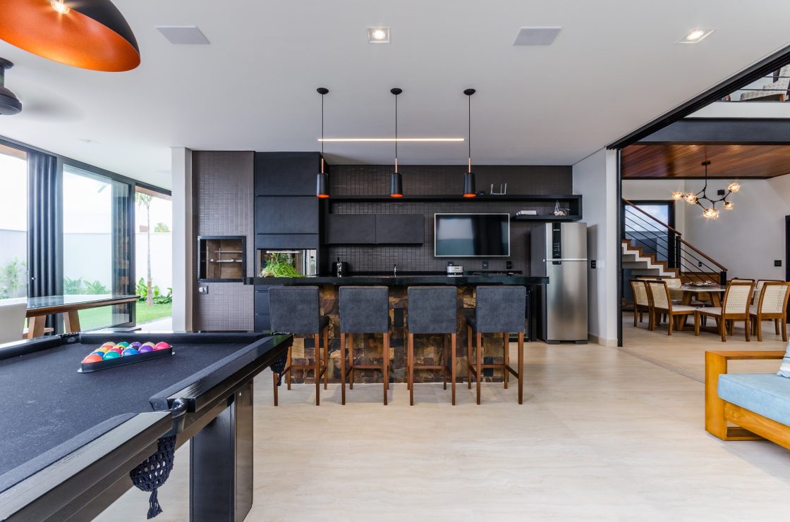 Como limpar porcelanato corretamente e conservá-lo por 10 vezes mais tempo 5 É preciso tomar certos cuidados com a limpeza do porcelanato durante e após a obra (Projeto: Ágape Arquitetura)