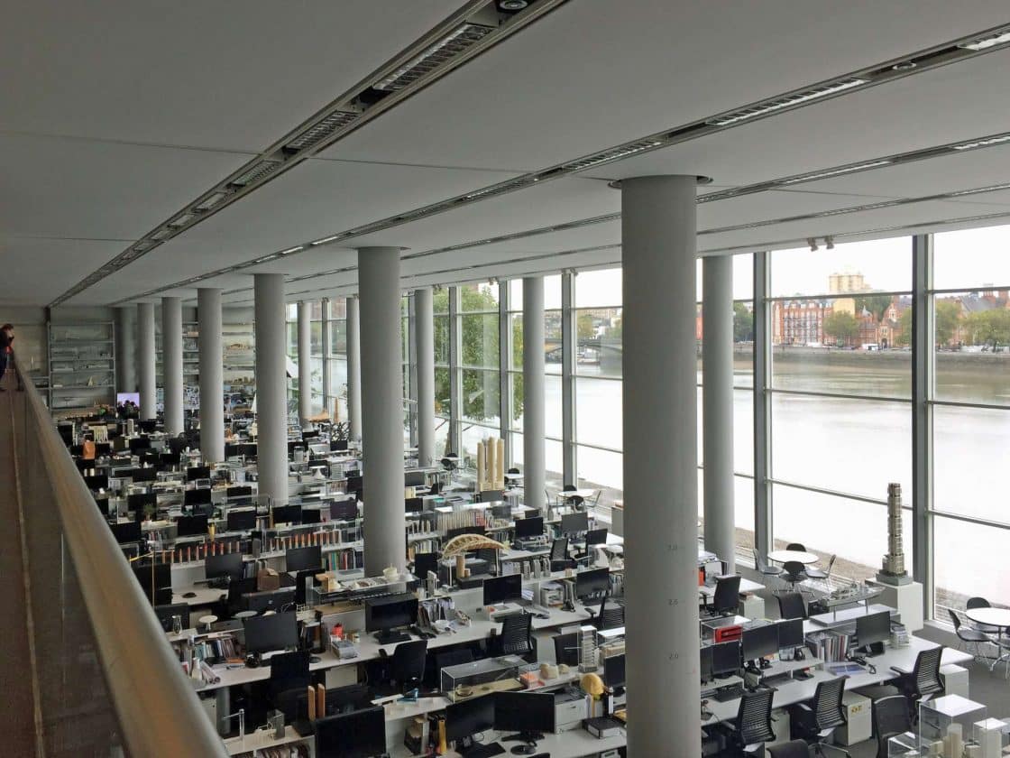 Norman Foster: a história e o estilo do premiado arquiteto 10 7 Escritório Foster + Partners, em 2018 (Foto: Diamond Geezer)