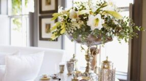 Floreira de Parede: Como Criar um Ambiente Aconchegante e Verde com 10 Dicas 9 Arranjos de flores decorativas.