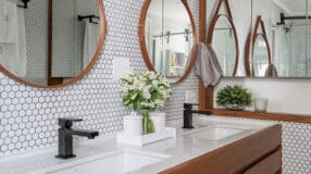 Quadros para Banheiro: Modelos e Tutoriais Para Decorar o Espaço com 10 Ideias 9 Azulejos decorativos para banheiro.