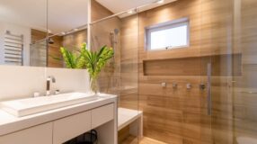 10 Opções de Organizador de Banheiro para um Ambiente Arrumado 7 Banheiro amadeirado: 60 ideias para transformar seu espaço
