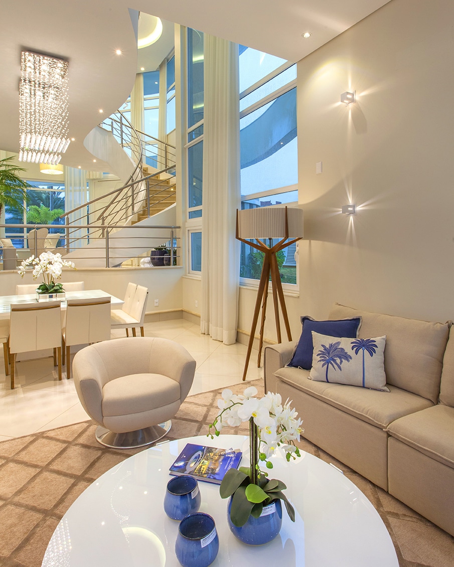 Casas grandes: 80 ideias internas e externas de tirar o fôlego 5 Interior de casa grande com decoração clean.