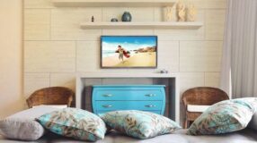 Azul Royal: 10 Ideias Elegantes para Usar Esse Tom Inspirador 7 A combinação do azul royal com o branco funciona muito bem, principalmente para um ambiente clássico e elegante.