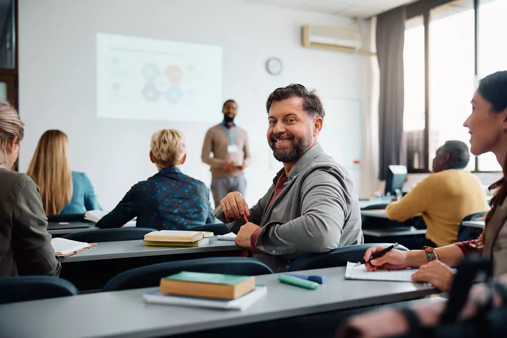 Descubra como o EJA pode transformar sua educação. 1 Descubra como o EJA pode transformar sua educação.
