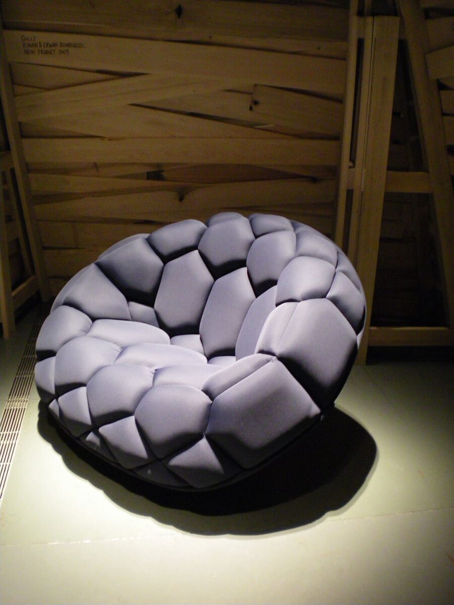 Irmãos 10 Bouroullec: conheça a dupla de designers franceses que colabora com a Mutina 9 A poltrona Quilt, criação dos irmãos Bouroullec, é um convite ao conforto (Foto: smow blog)