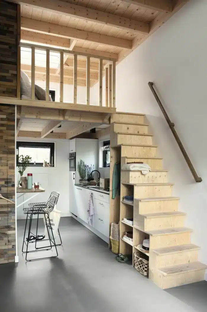Transformando Kitnet em Loft: Dicas e Inspirações 2 Foto de um ambiente iluminado, mostrando a integração entre cozinha e sala.