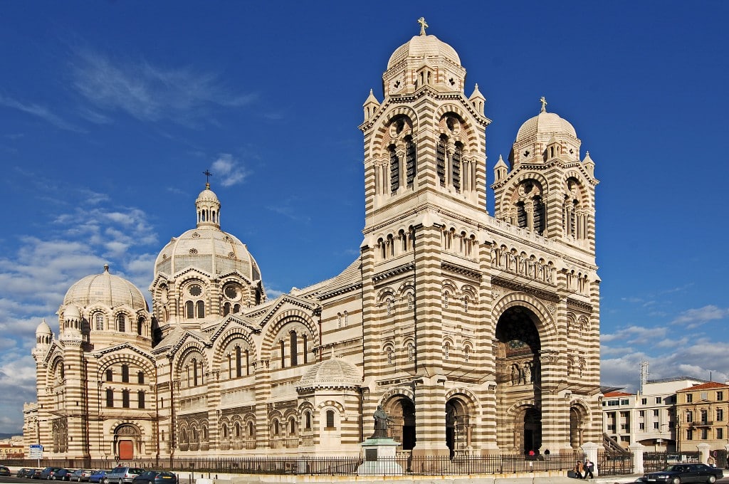 Marseille: uma viagem cultural e arquitetônica na Provence 10 2 Catedral de Marseille tem arquitetura imponente (Foto: Acp~commonswiki)