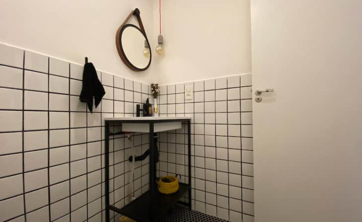 Móveis para banheiro: como criar uma identidade relaxante e pessoal 10 1 Espelhos avulsos variando em estilos e com opções de luz.