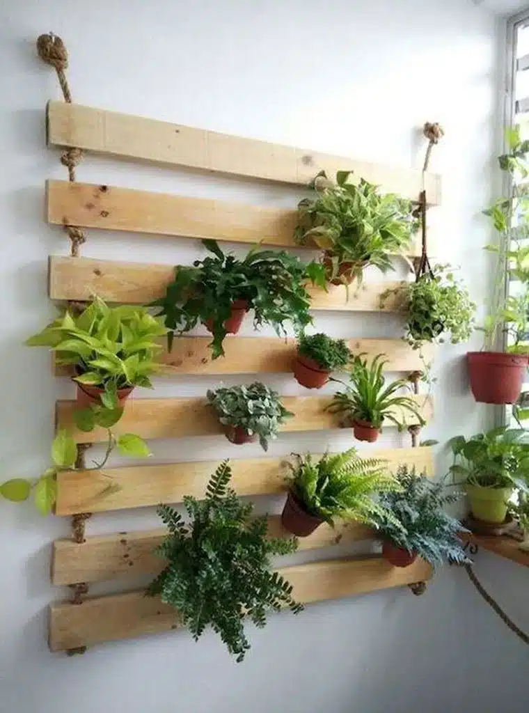 Canteiros de Jardim: Como Criar Modelos Incríveis 7 Canteiro de jardim será um pouco trabalhoso de fazer, exigindo contratação de um designer ou arquiteto para definir as medidas e estilo.