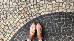 A pedra para calçada é uma escolha acessível de revestimento, com 5 opções.