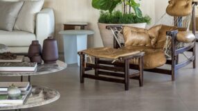 10 Tipos de Piso de Taco para um Ambiente Cheio de Personalidade 5 Porcelanato cinza