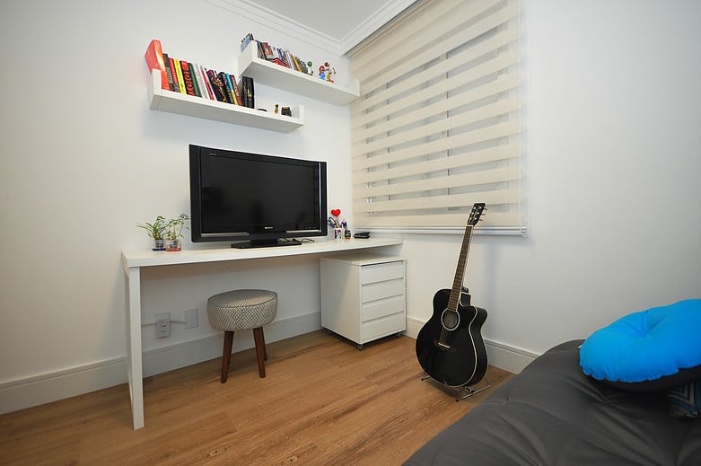 Prateleiras para livros: 10 modelos lindos para decorar e organizar 7 reprodução / Tria Arquitetura
