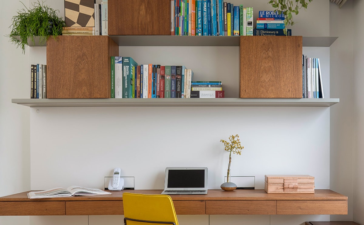 Prateleiras para livros: 10 modelos lindos para decorar e organizar 3 Raízes Arquitetos