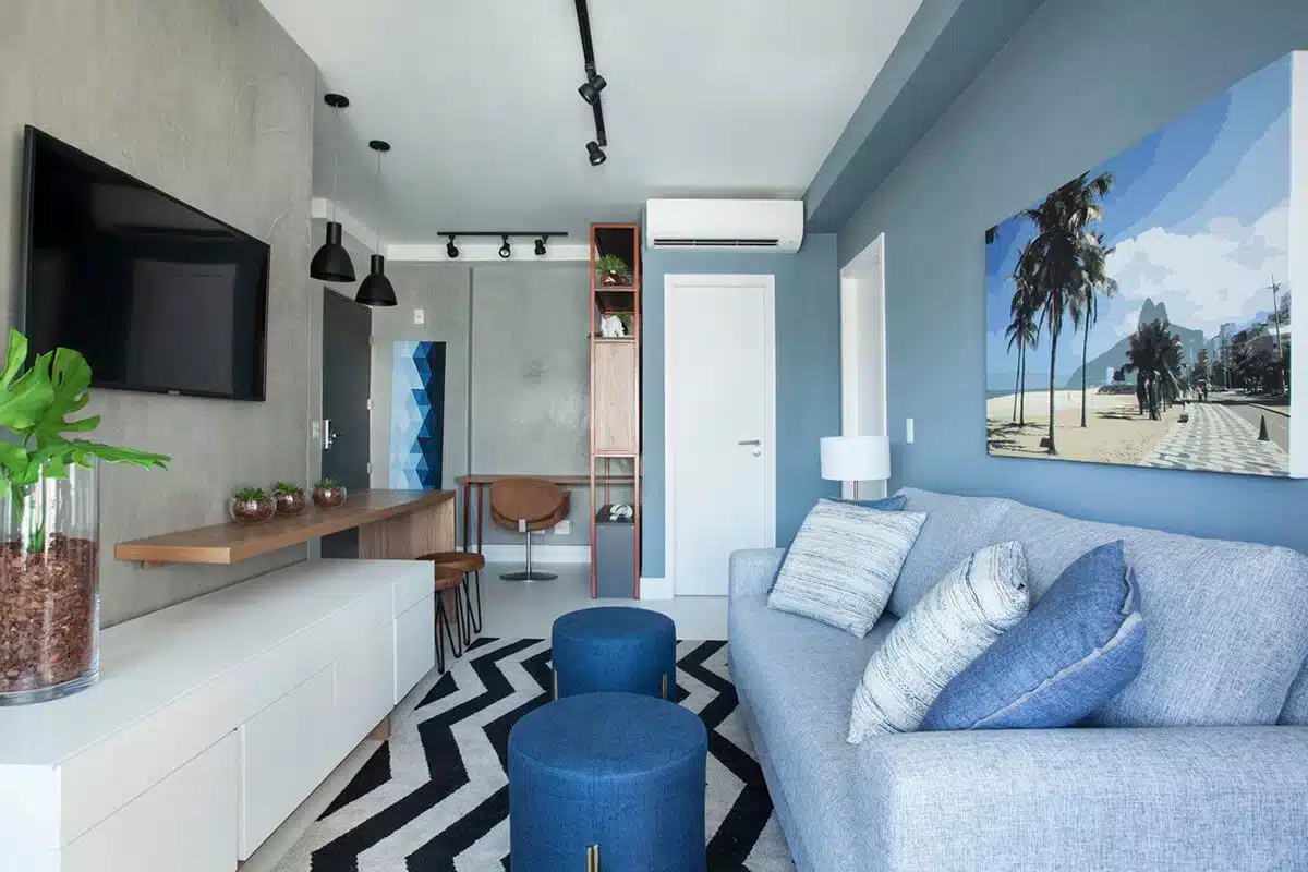 O Impacto das Cores na Decoração e no Bem-Estar 5 Psicologia das cores, sala com decoração em azul
