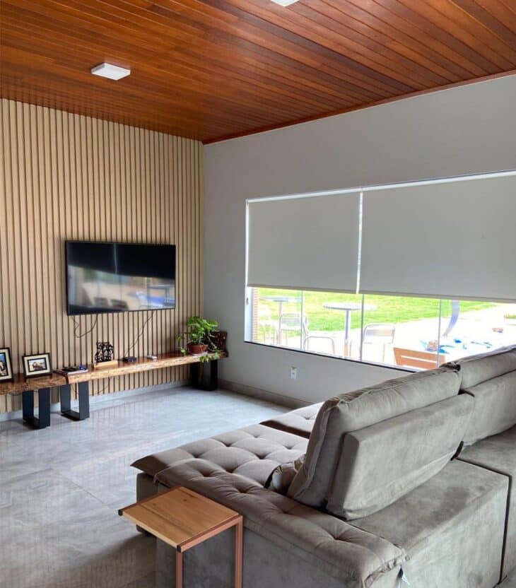10 Inspirações de Racks de Madeira para Decorar sua Sala 7 Yara Souza Organiza
