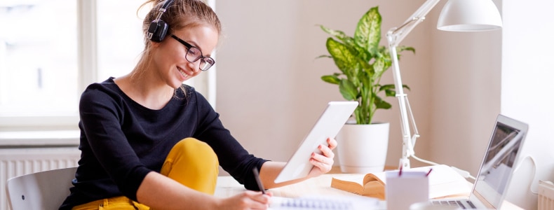 Descubra como criar o espaço de estudo ideal em casa. 1 Descubra como criar o espaço de estudo ideal em casa.