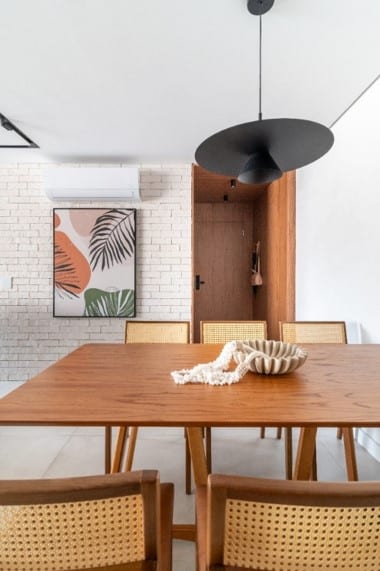 10 Maneiras de Usar a Palhinha na Decoração de Interiores 10 Cadeiras com encostos revestidos em palhinha.
