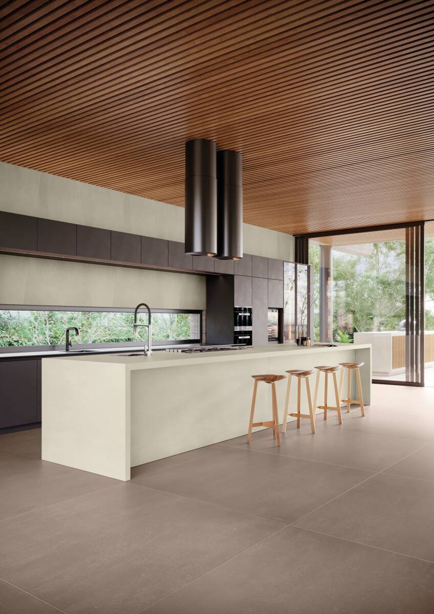 Transforme seu Ambiente: 6 Revestimentos de Porcelanato para Bancadas de Cozinha que Você Precisa Conhecer! 10 Neste projeto, o uso do porcelanato possibilita a união de bancada e parede, com revestimentos da linha Oh!Take.