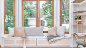 Exemplo de uma bay window, uma janela que se projeta para fora da fachada.