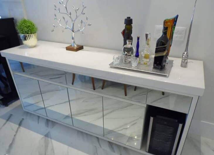 Explore 60 Estilos de Buffet para Elevar a Decoração da Sua Sala de Jantar! 7 Buffet para sala de jantar espelhado