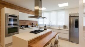 Desvende as Melhores Portas para Cozinha: Dicas e Inspirações que Você Precisa Conhecer! 7 Cortina para cozinha