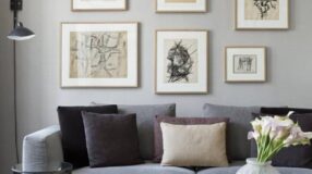 Como usar o versátil sofá cinza na sua decoração