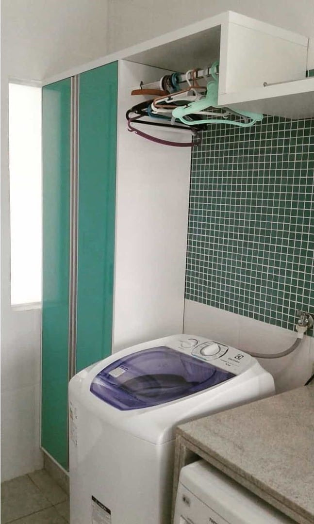 Transforme sua Lavanderia: Ideias Incríveis para Organizar Seu Espaço com Estilo! 1 Busque usar móveis funcionais e espaçosos;