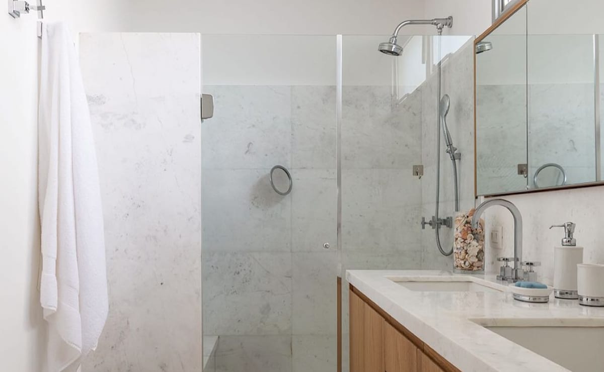 Inspirações e dicas de uso para portas de vidro em banheiros 10. 3 DT Estudio Arquitetura