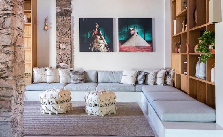 Descubra Como Sofás de Alvenaria Podem Revolucionar a Decoração da Sua Casa! 3 Sofá de alvenaria em um ambiente elegante.