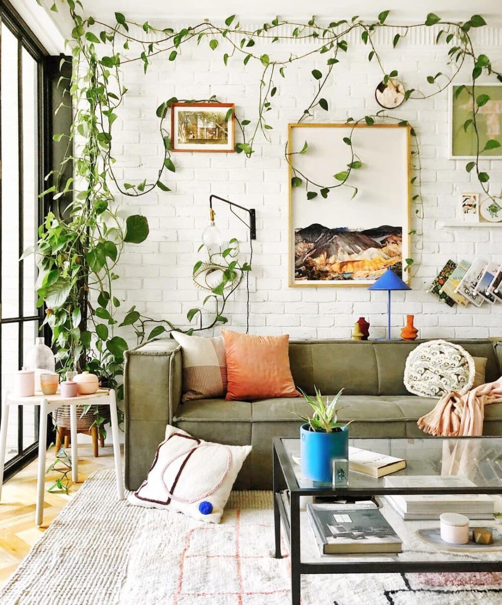 Sofá Verde: 10 Ideias para Decorar Sua Sala 9 Sofá verde natural ao ambiente.