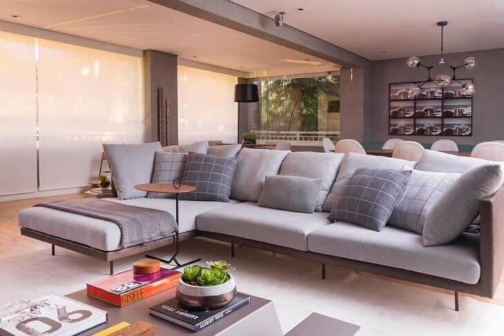 Sofás Modernos: 10 Modelos Cheios de Estilo e Conforto 10 Sofás disponíveis em diversas opções de cores.