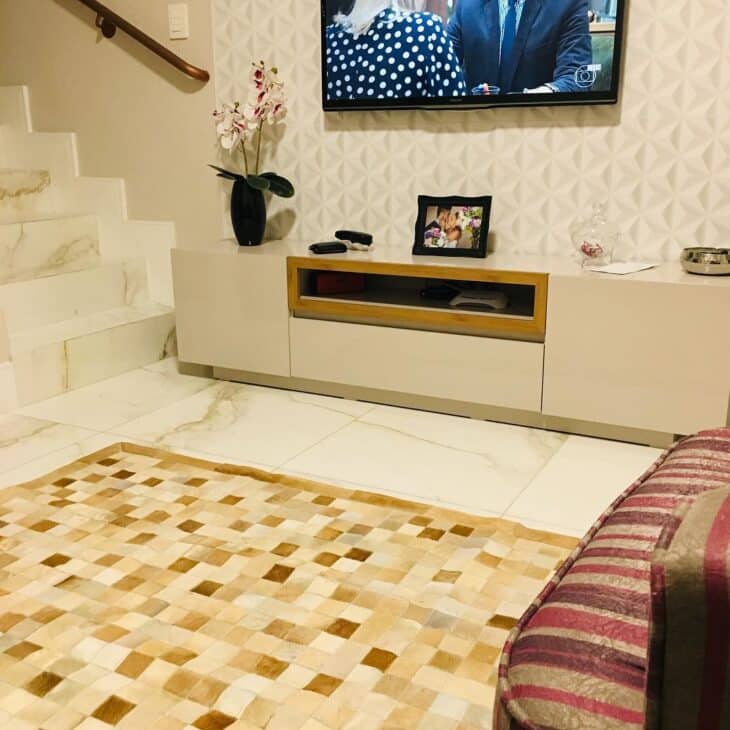 Tapete de couro: 10 ideias para adicionar o item à decoração