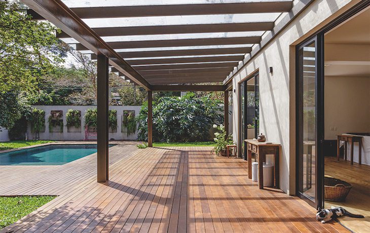 Telhados de vidro: 50 ideias para transformar sua casa 10 Telhado de vidro em um espaço gourmet que permite a incidência de luz natural.