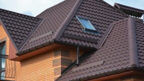 Telhados de vidro: 50 ideias para transformar sua casa 7 Representação de tipos variados de telhas, que podem ser utilizadas em coberturas.