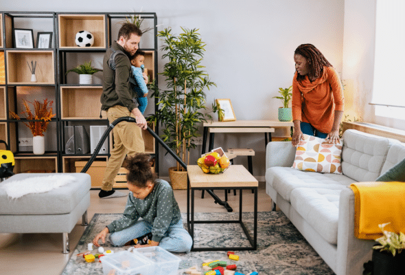Quem faz o quê? Como dividir as tarefas da casa de forma inteligente e justa.