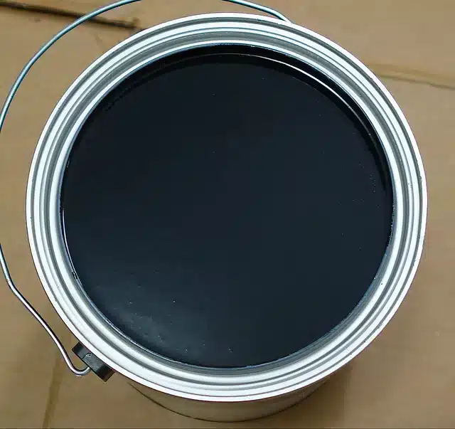 Como Escolher a Tinta Ideal para o Seu Ambiente 9 Latão de tinta indicando a quantidade necessária para pintura.