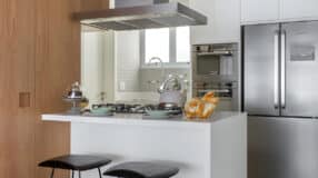Revele a Personalidade da Sua Cozinha: 90 Armários Planejados que Transformam Espaços! 9 Foto de cozinha planejada pequena