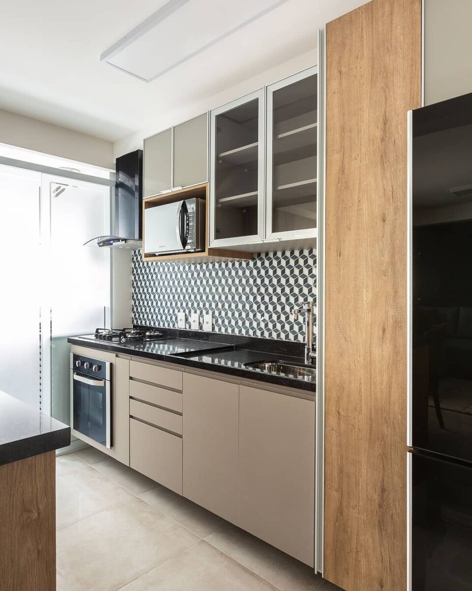 Descubra 50 Cozinhas Simples que Inspiram na Decoração da Sua Casa! 1 Use cores alegres.