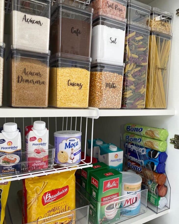 Transforme sua Despensa: 10 Ideias Geniais para Organizar e Aproveitar Espaços! 5 Despensa de cozinha organizada