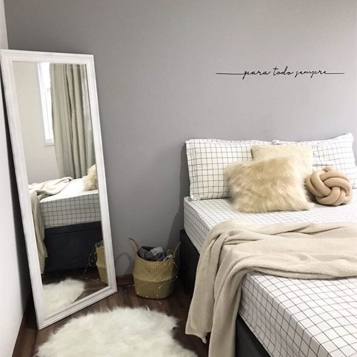 Descubra Como o Espelho de Chão Pode Revolucionar Sua Decoração! 7 Espelho branco ideal para o quarto