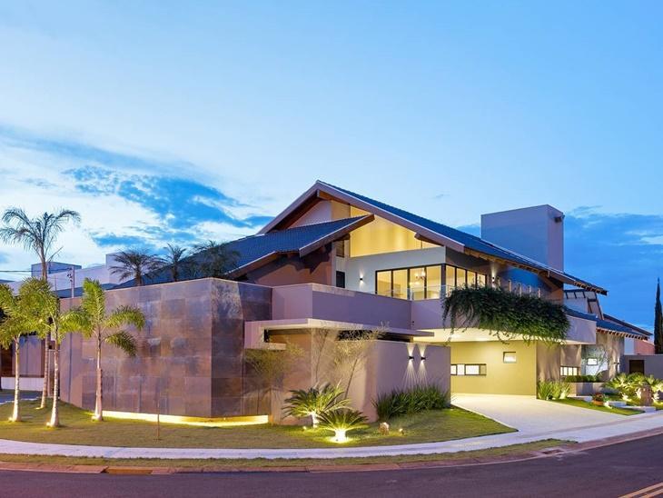 40 Fachadas de Casas de Esquina para Você se Inspirar 3 Foto: Reprodução / Dálber Agüero Arquiteto