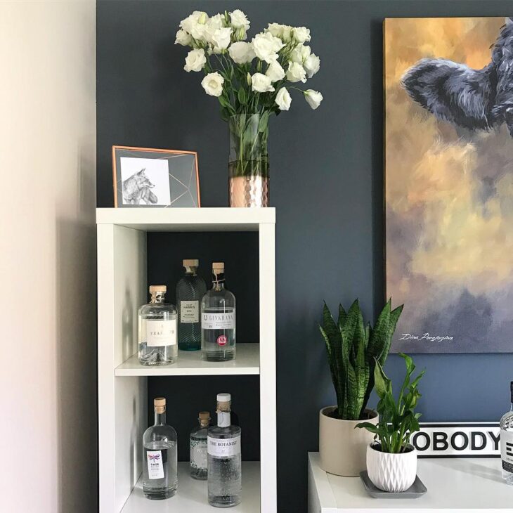 Transforme Seu Espaço: 57 Ideias Incríveis para Montar um Home Bar em Casa! 9 Foto de home bar 3 - Destaque para cantinhos com paredes mais escuras
