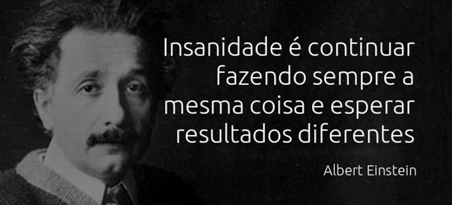 Uma ilustração que representa a insanidade de repetir as mesmas ações e esperar resultados diferentes.