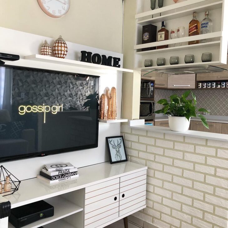 Transforme Seu Espaço: Dicas Incríveis para Criar o Bar dos Seus Sonhos em Casa! 10 Um espaço compacto para minibar em um apartamento.