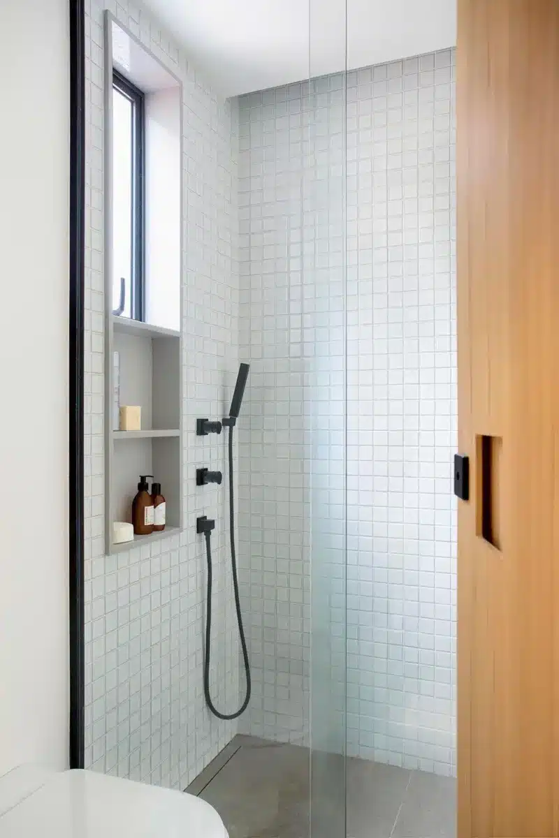10 Ideias de Nicho de Porcelanato para Banheiro 3 Nichos de porcelanato para banheiro, nicho interno - Créditos: Pinterest