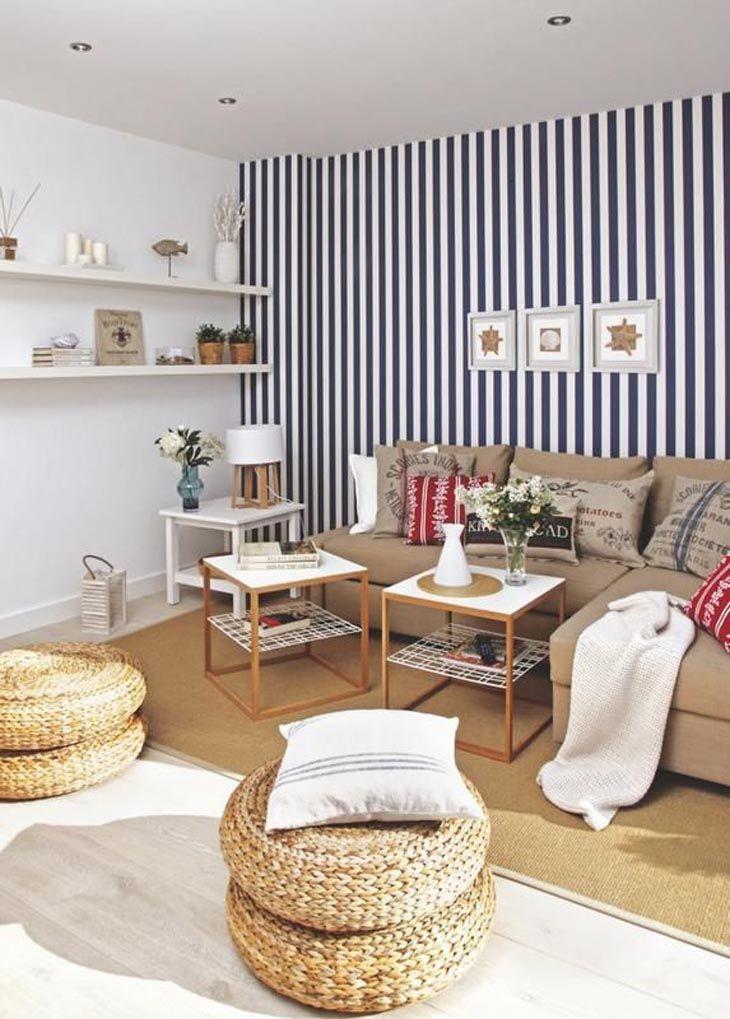 Pequeno apartamento de praia: decoração que inspira e relaxa 7 Foto da área de refeições, mostrando a sala de jantar e a cozinha aberta.