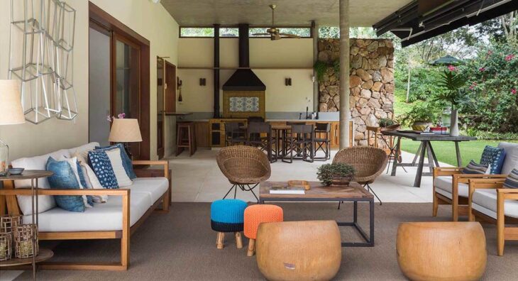 Descubra os 60 Modelos de Sofás de Madeira que Vão Transformar sua Decoração! 9 Foto: Reprodução / Marina Linhares