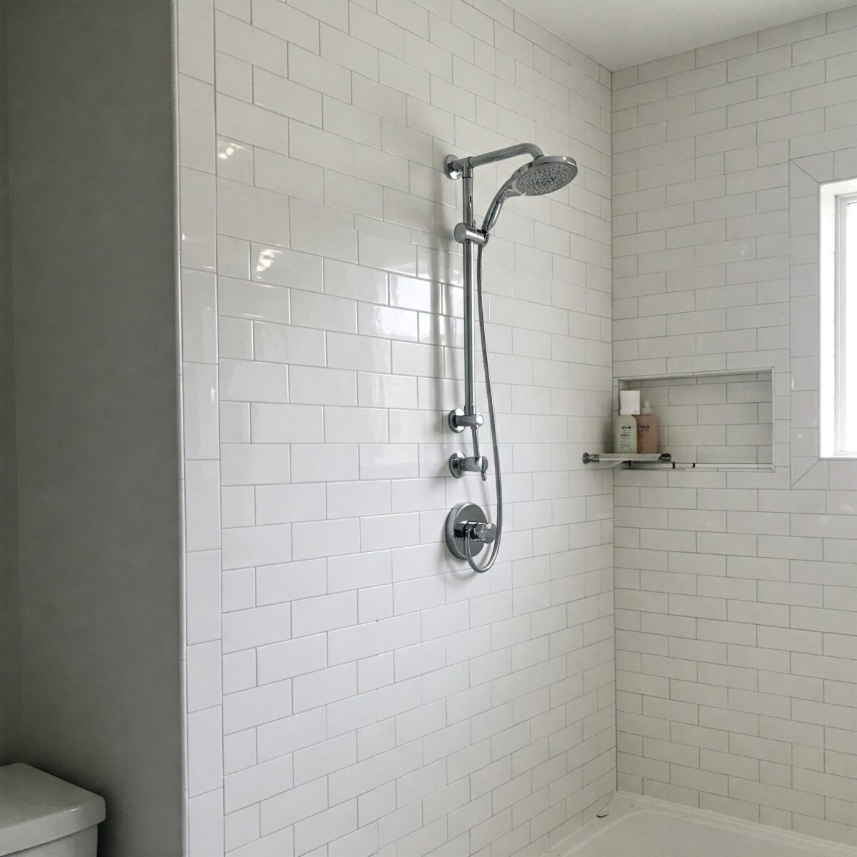 Transforme Seu Banheiro: 15 Ideias de Chuveiro Estilosas que Vão Surpreender Você! 4 Cada manhã, você merece um novo começo, e nada melhor do que um chuveiro que exala estilo e sofisticação.